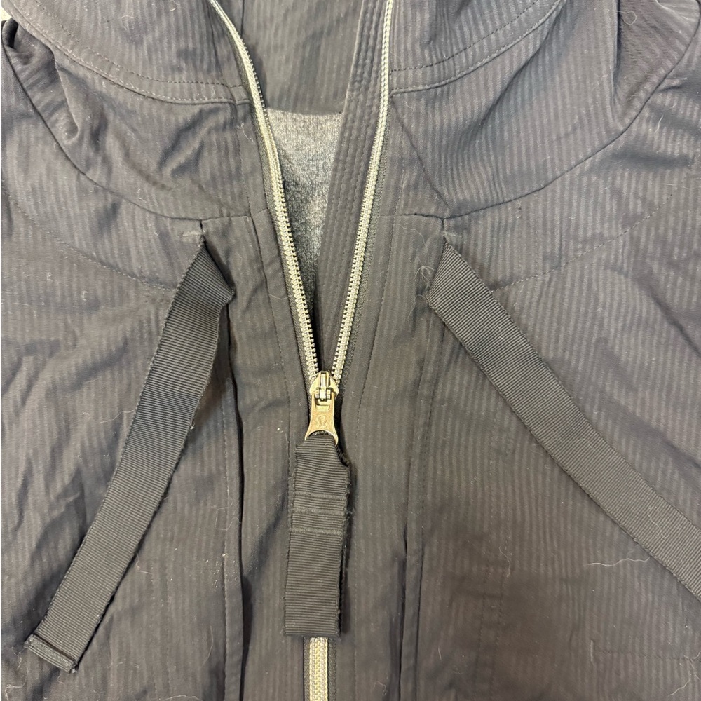 Lululemon Windbreaker / Rainjacket - image 3